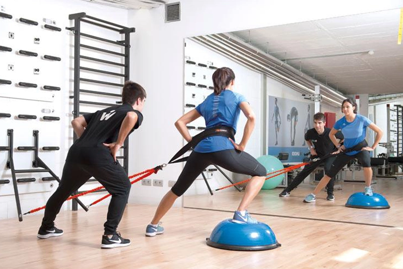Entrenamiento funcional con bandas para mejorar la estabilidad y prevenir el dolor de espalda